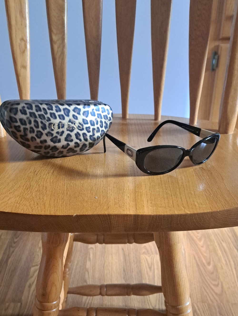 Guess Black Women's Sunglasses with Leopard-Print Case